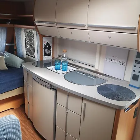 Camping Przyczepa Bluecamp Na Molosurf W Jastarni