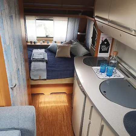 Camping Przyczepa Bluecamp Na Molosurf W Jastarni *